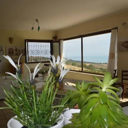 לינה וארוחת בוקר Polercia