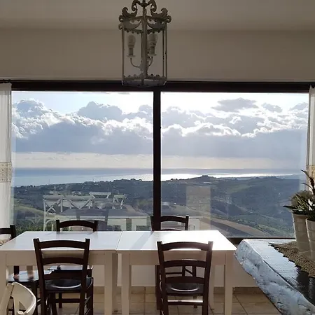 לינה וארוחת בוקר Polercia 3*