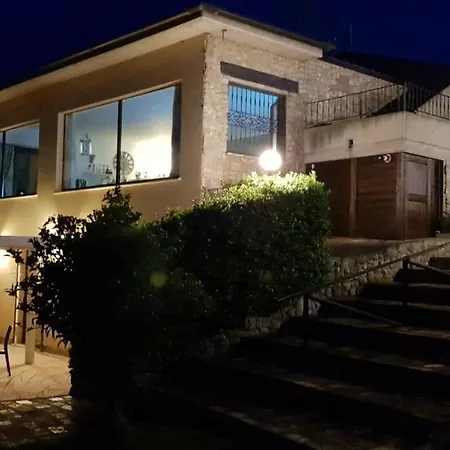 Polercia לינה וארוחת בוקר